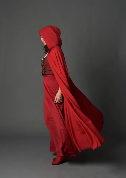 Full Length Portrait Brunette Lady Wearing Red Fantasy Costume Cloak — Stock Photo, Image