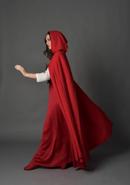 Full Length Portrait Brunette Lady Wearing Red Fantasy Costume Cloak — Stock Photo, Image