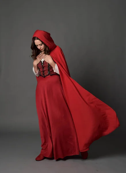 Full Length Portrait Brunette Lady Wearing Red Fantasy Costume Cloak — Stock Photo, Image