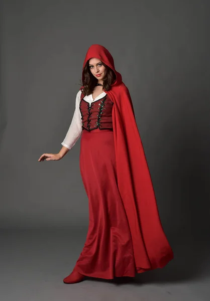 Full Length Portrait Brunette Lady Wearing Red Fantasy Costume Cloak — Stock Photo, Image