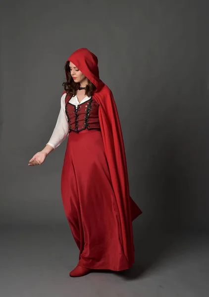 Full Length Portrait Brunette Lady Wearing Red Fantasy Costume Cloak — Stock Photo, Image