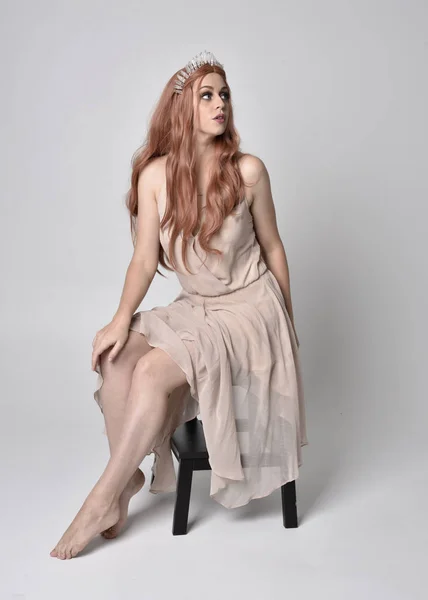 Full Length Portrait Girl Wearing Nude Flowy Dress Crystal Crown — ストック写真