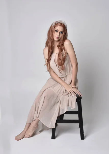 Full Length Portrait Girl Wearing Nude Flowy Dress Crystal Crown — ストック写真