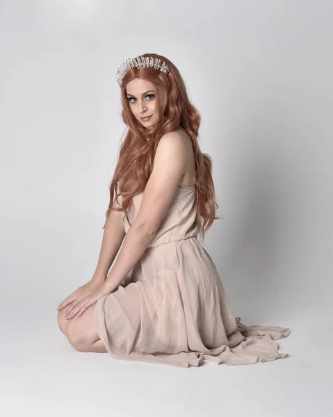 Full Length Portrait Pretty Fairy Girl Wearing Nude Flowy Dress — 스톡 사진