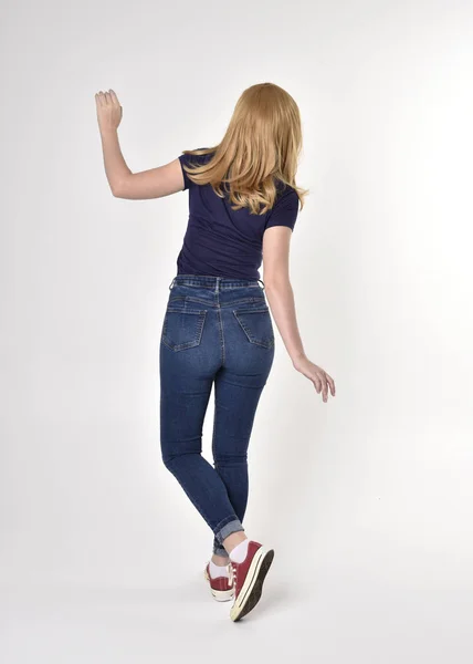 Full Length Portrait Pretty Blonde Girl Wearing Casual Blue Shirt — ストック写真