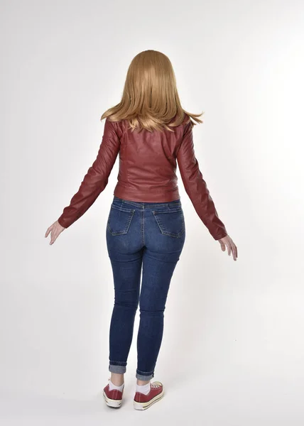 Full Length Portrait Pretty Blonde Girl Wearing Red Leather Jacket — ストック写真