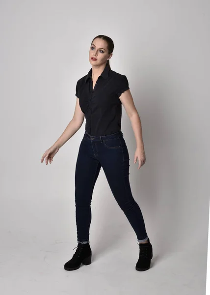 Portrait Pretty Brunette Girl Ponytail Wearing Jeans Boots Black Blouse — Stock Photo, Image