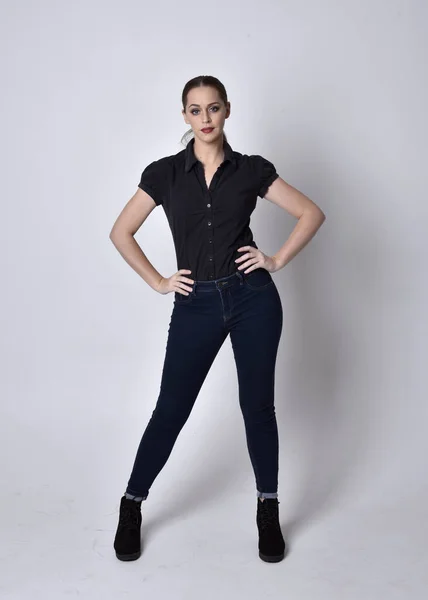 Portrait Pretty Brunette Girl Ponytail Wearing Jeans Boots Black Blouse — Stock Photo, Image