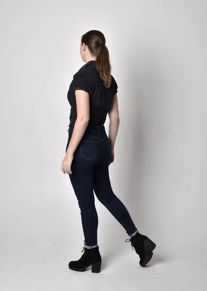 Portrait Pretty Brunette Girl Ponytail Wearing Jeans Boots Black Blouse — Stock Photo, Image