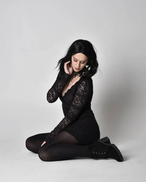 Portret Van Een Gothic Meisje Met Donker Haar Zwarte Kanten — Stockfoto