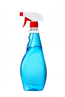 Pencere temizleyici sprey ile plastik şişe. Mavi renk penceresi ile kırmızı bere temizleyici
