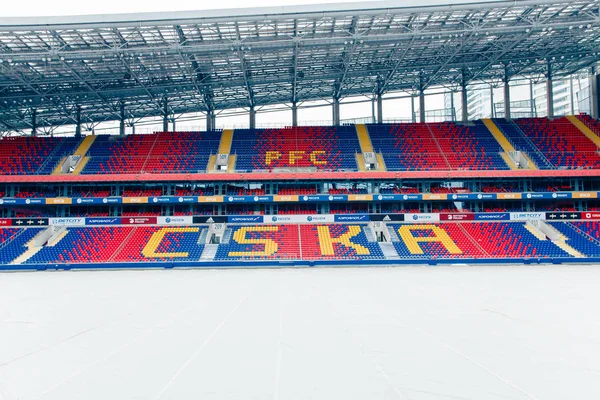 Moscow, Rusya Federasyonu - 27 Ocak 2018: özel malzeme, CSKA Moskova Stadı çevresinde gezi kışın CSKA Moskova Kulübü'nün futbol sahası kaplı