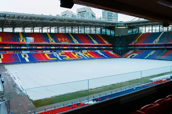 Moscow, Rusya Federasyonu - 27 Ocak 2018: özel malzeme, CSKA Moskova Stadı çevresinde gezi kışın CSKA Moskova Kulübü'nün futbol sahası kaplı
