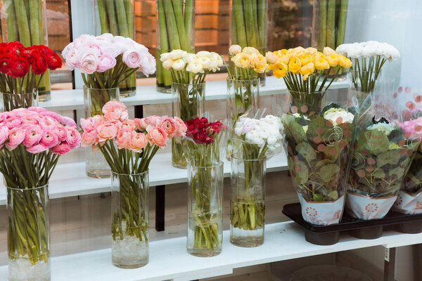 Цветочные букеты фон яркого разнообразия цветов, красивые детали в одном букете. Селективный фокус
