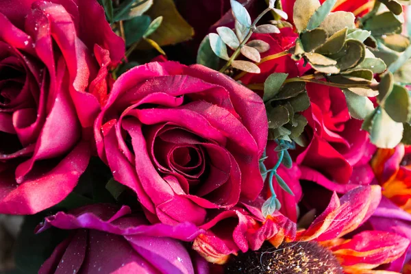 Bukiety kwiatów tła jasnej różnorodności kolorów, piękne szczegóły w jednym bukiecie. Skupienie selektywne — Zdjęcie stockowe