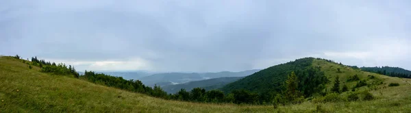 Panorama Incrível Sobre Montanha Yavorinka Nos Cárpatos Ucranianos Durante Chuva — Fotografia de Stock