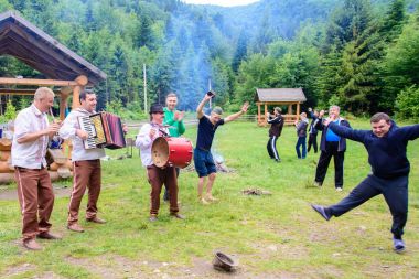 Vyhoda, Ukrayna, 17 Haziran 2017 şarkı müzisyenleri Karpat tramvay