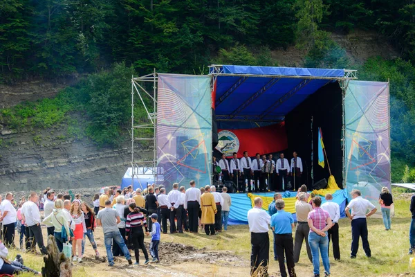 Patriotisches Konzert yavorina in der Westukraine. — Stockfoto