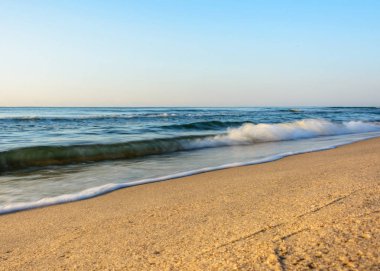Karadeniz'in muhteşem sahilinde inanılmaz dalgalar