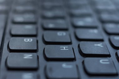 Modern siyah dizüstü bilgisayar klavyesi yakın plan, İngiliz alfabesi.