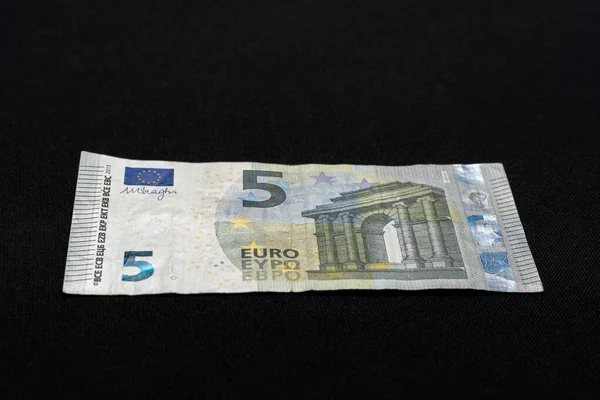 Detail of 5 euro banknote with anti-counterfeiting holograms, Selective focus, black background, one banknote. — ストック写真