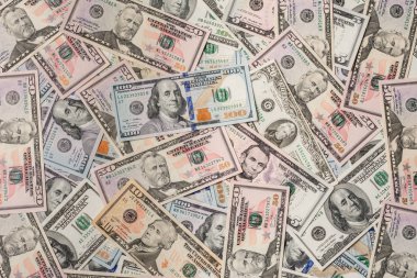 Beş, on, yirmi, elli ve yüzlük banknotların dokusu..