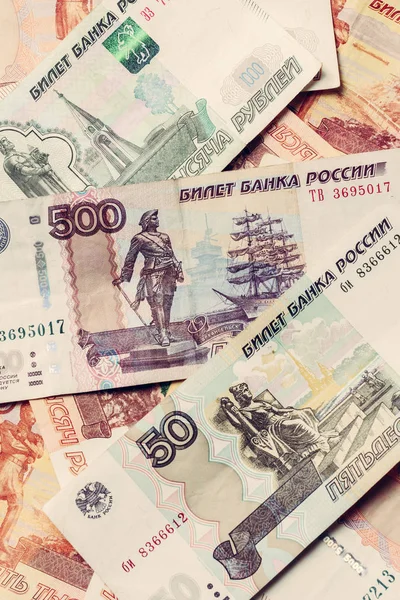 La textura de los billetes en denominaciones de 5000, 1000, 500 y 50 rublos rusos . —  Fotos de Stock