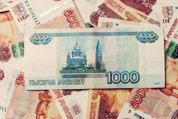 Textura de billetes en denominaciones de 5000 y 1000 rublos rusos . —  Fotos de Stock