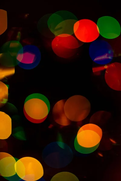 Крупним планом кольоровий різдвяний боке на чорному тлі . — стокове фото