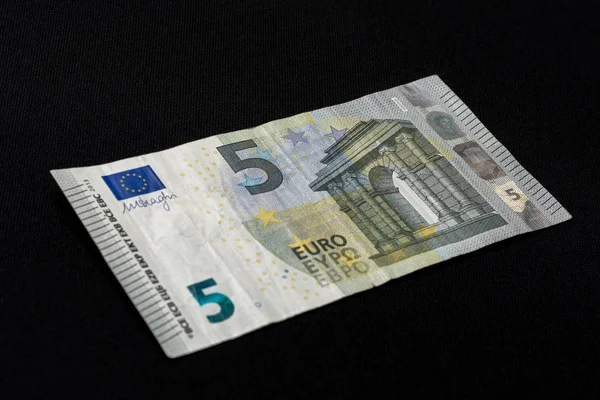 Detail of 5 euro banknote with anti-counterfeiting holograms, Selective focus, black background, one banknote. — ストック写真