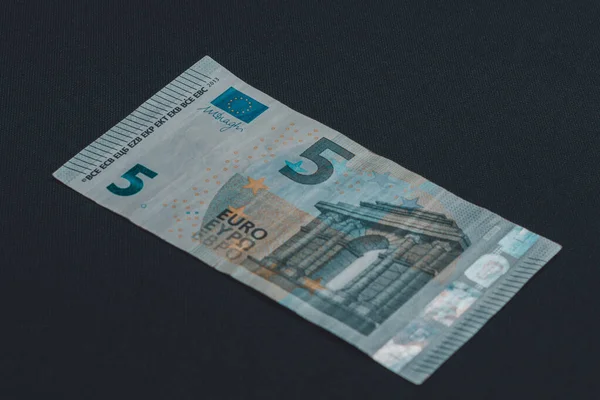 Detail of 5 euro banknote with anti-counterfeiting holograms, Selective focus, black background, one banknote. — ストック写真