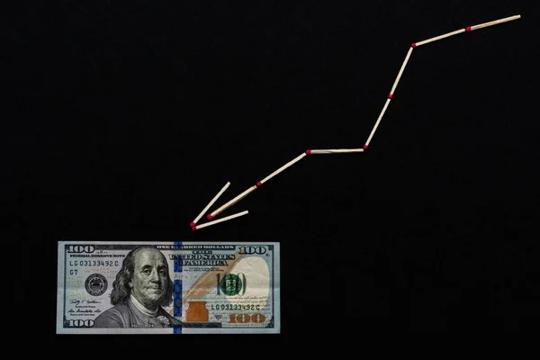 Matchande svavel med dollar på svart bakgrund. — Stockfoto