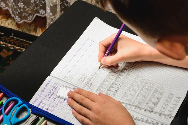 Pequeno Estudante Entediado Lição Casa Caderno Escolar Para Desenho 2020 — Fotografia de Stock