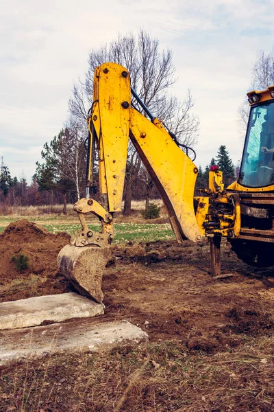 Graafmachine Verplaatst Betonnen Platen Weg Privaat Gebied Zetten 2020 — Stockfoto