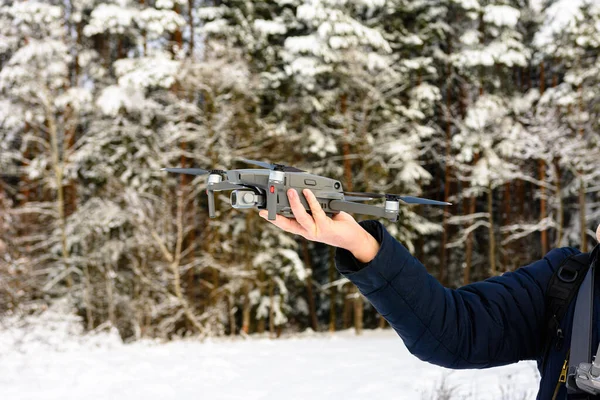 Joven Lanza Dron Aire Invierno Bosque 2020 —  Fotos de Stock