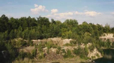 2020 Rivne bölgesinin bazalt sütunları resim gibi ve büyülü bazalt sütunları