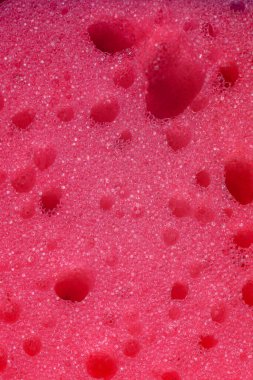 Yakından yıkamak için pembe sünger, gözenekli doku.2020