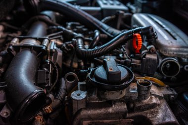 Araç turbo motorunun, iç parçaların yağlanması ve türbin 2020 için yağ dolgusu boynu ile yakınlaştırılması