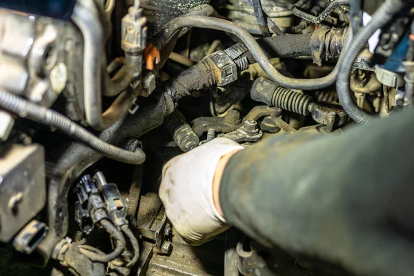 Car Mechanic Servicing Car Engine Car Service Closeup 2020 — Stock Photo, Image