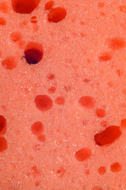 Yakından yıkamak için pembe sünger, gözenekli doku.2020