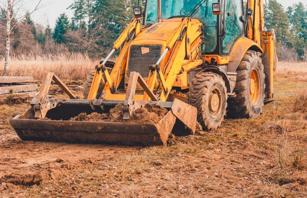 Escavadora Campo Movimenta Lajes Concreto Para Estrada 2020 — Fotografia de Stock