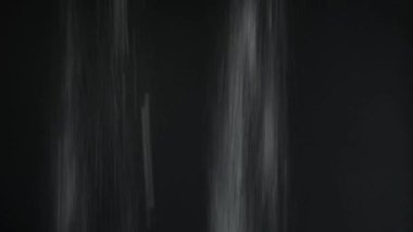 Beyaz toz un ve kara kara zemine 2020 'de etkin bir şekilde saçılmıştır.