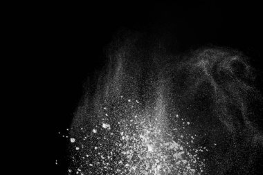 Beyaz toz beyaz kar ve un siyah zemin 2020 'de patlar.