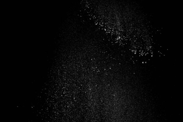 Белая мука динамически льстит без изолированного черного фона 2020
