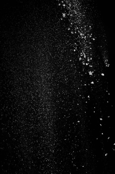 Запущен красочный порошок, изолированный на черном фоне 2020
