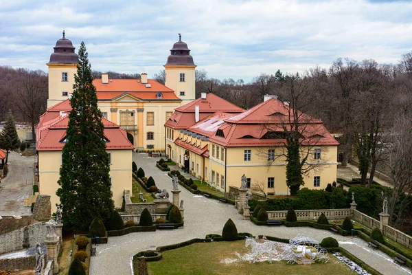 Walbrzych Polonia Gennaio 2020 Castello Xiaz Situato Una Foresta Una — Foto Stock