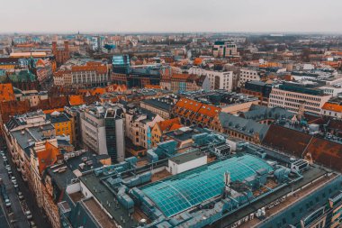 Eski Wroclaw şehrinin panoramaları ve güzel Odra.2020 nehri
