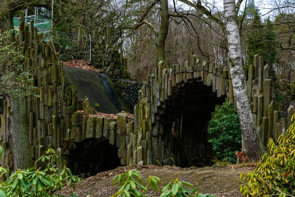 Columna Basalto Restauración Del Magnífico Puente Turístico Rakotzbrucke Alemania Puente — Foto de Stock