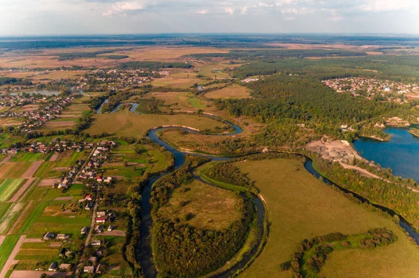 Дивовижний Краєвид Європейської Рівнини Полями Зміїною Річкою 2020 Рік — стокове фото