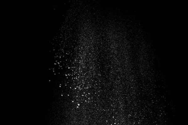 Белая мука динамически льстит без изолированного черного фона 2020
